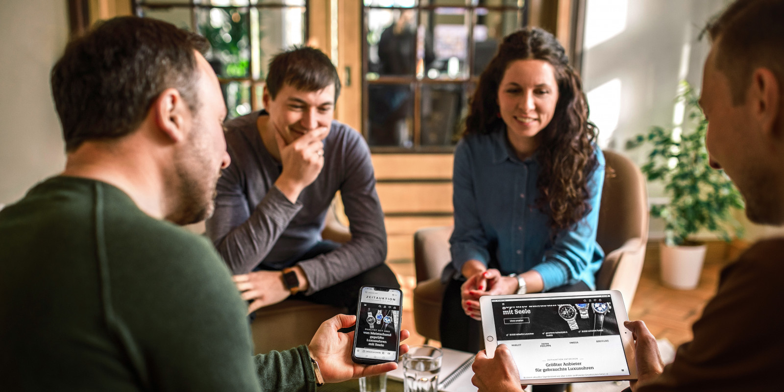 Postyou-Mitarbeiter beraten über das Design und die Umsetzung eines Onlineshops